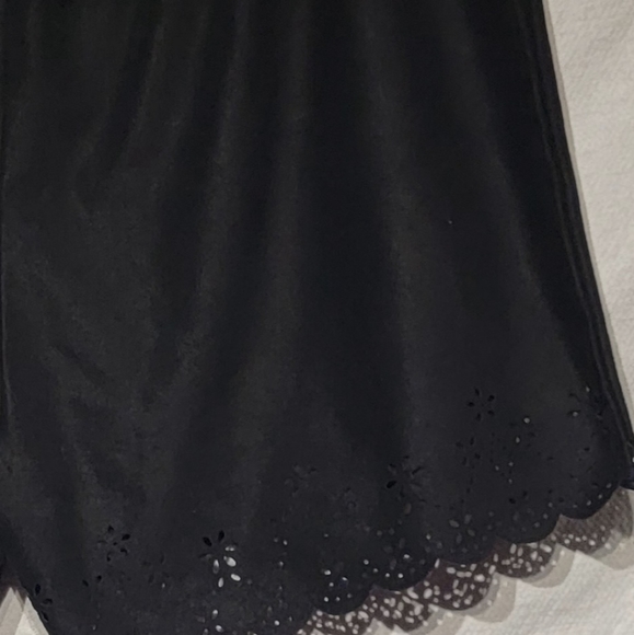 Garage all solid black 100% polyester embroidery trim hem shorts size small - Picture 3 of 6